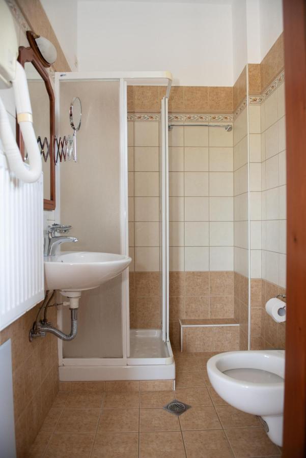 Hotel Ainareti Кала Нера Екстериор снимка