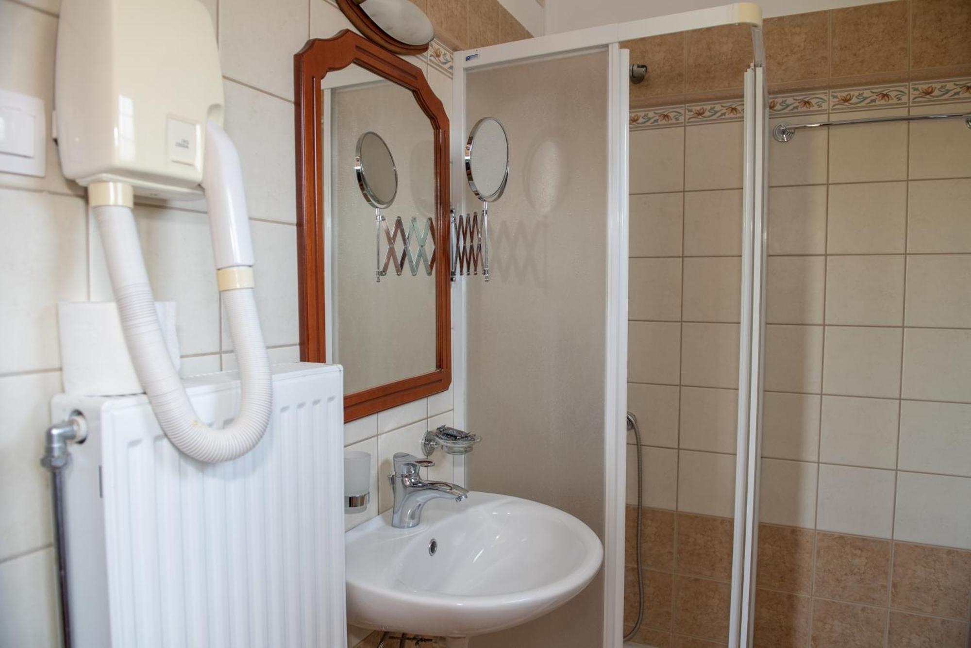 Hotel Ainareti Кала Нера Екстериор снимка