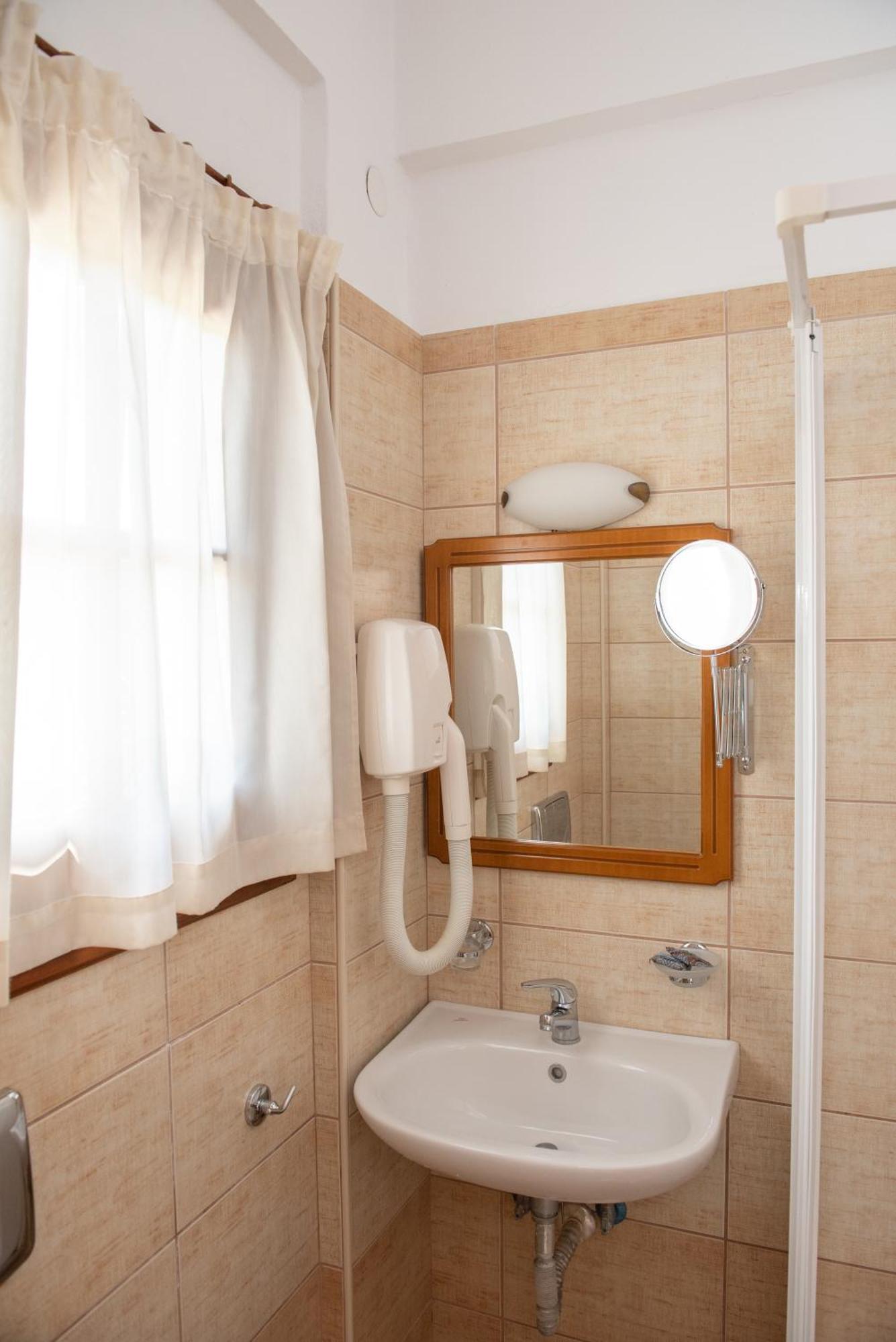 Hotel Ainareti Кала Нера Екстериор снимка
